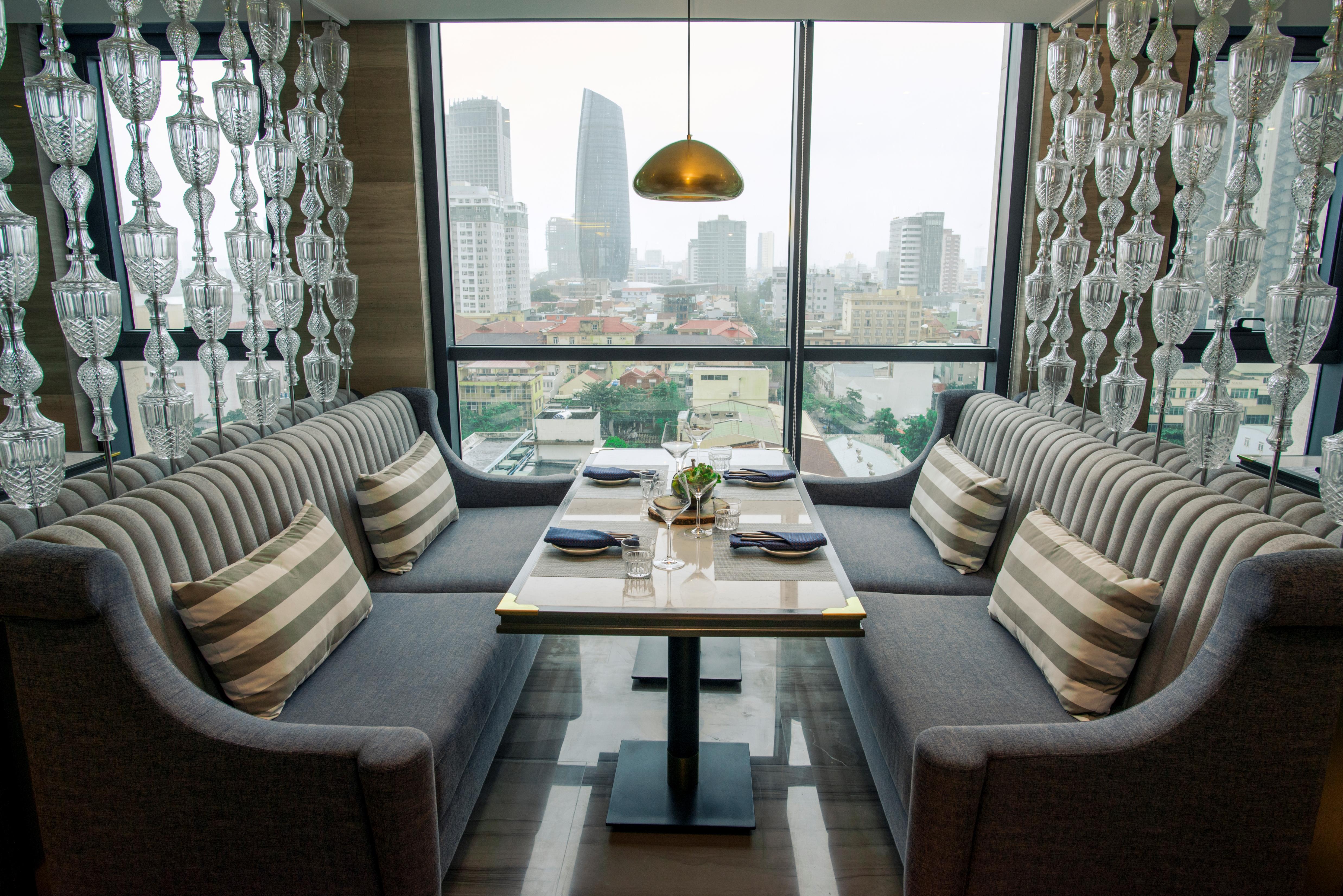 Khách sạn New Orient 4*